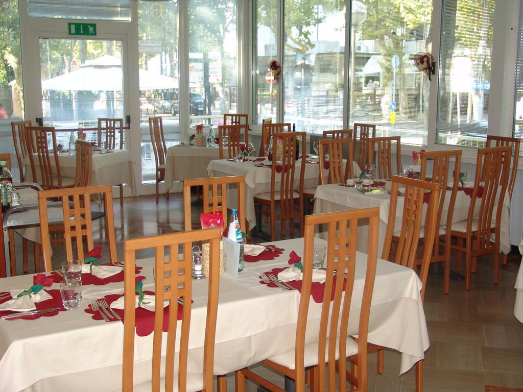 Hotel Excelsior Cervia Kültér fotó