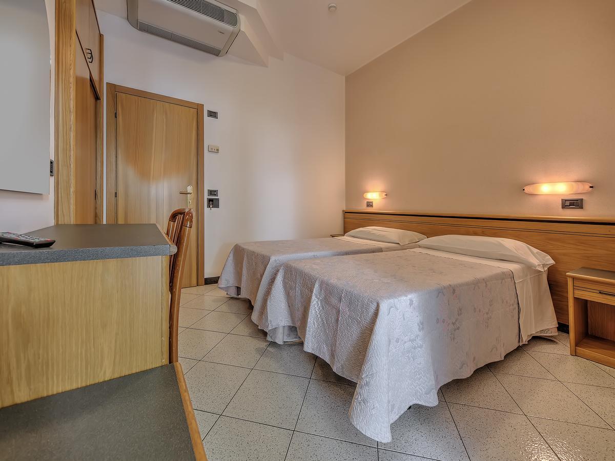 Hotel Excelsior Cervia Kültér fotó